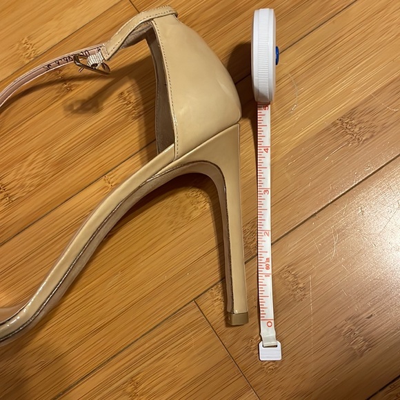 Stuart Weitzman beige sandal, size 10 - Picture 8 of 9